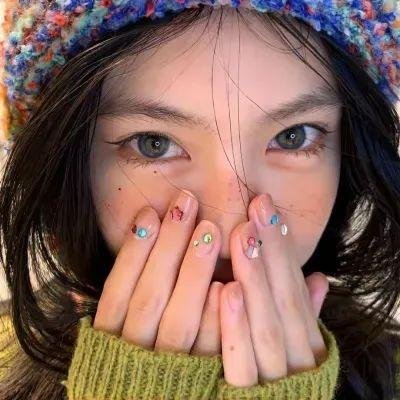 劳拉·马尔斯的眼睛